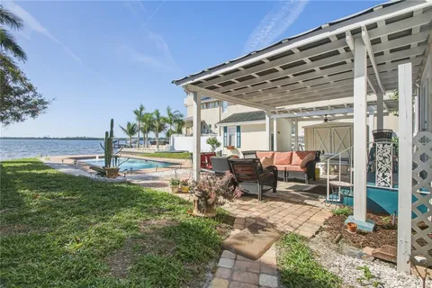 $900,000 | 950 Weedon Drive Northeast, St. Petersburg, FL 33702