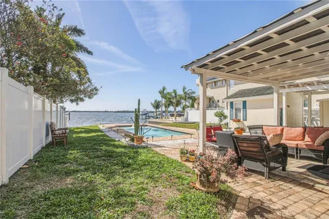 $900,000 | 950 Weedon Drive Northeast, St. Petersburg, FL 33702