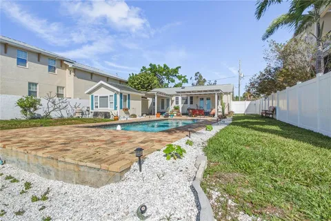 $900,000 | 950 Weedon Drive Northeast, St. Petersburg, FL 33702
