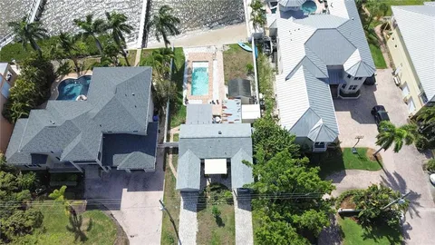 $900,000 | 950 Weedon Drive Northeast, St. Petersburg, FL 33702