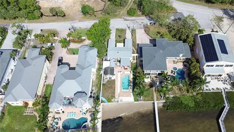 $900,000 | 950 Weedon Drive Northeast, St. Petersburg, FL 33702