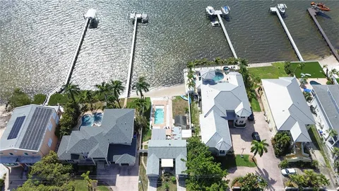 $900,000 | 950 Weedon Drive Northeast, St. Petersburg, FL 33702