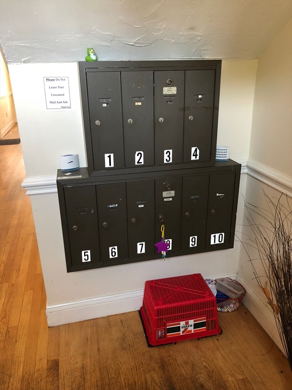 52 Washington Street, Unit 9 Marblehead, MA 01945 - Photo 16 of 17 a living room with furniture