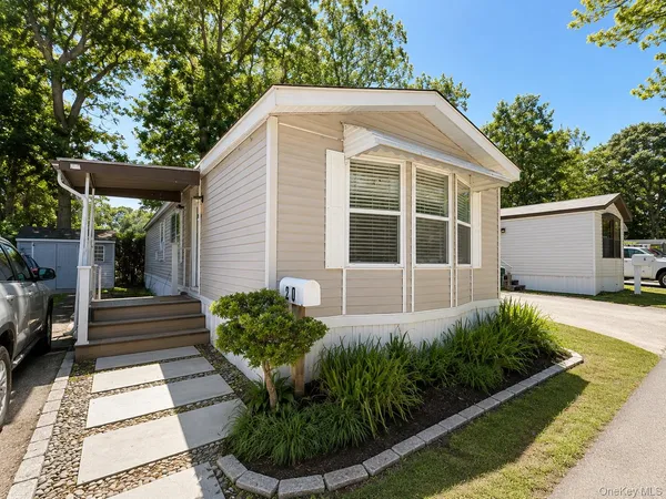 $379,000 | 105 Oak View Highway, Unit 20, East Hampton, NY 11937
