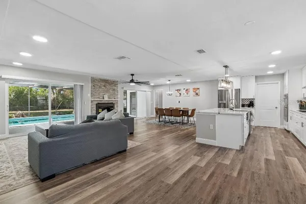 $549,995 | 615 Royal Crest Drive, Brandon, FL 33511