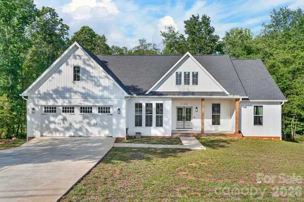 $450,000 | 1182 Cape Hickory Road, Hickory, NC 28601