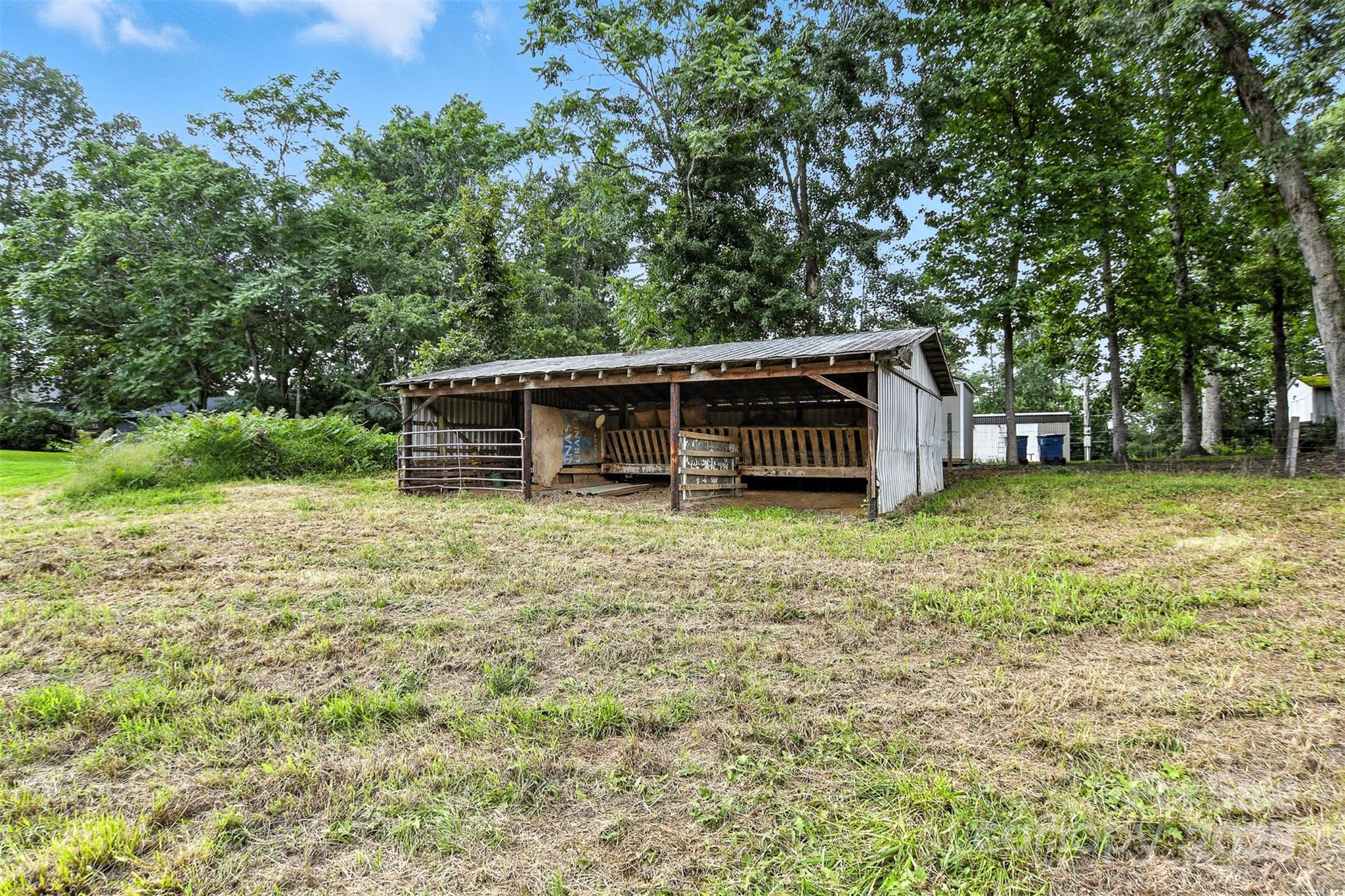 3968 Highway 321 Hudson, NC 28638 - Photo 18 of 47 a front view of house with a garden