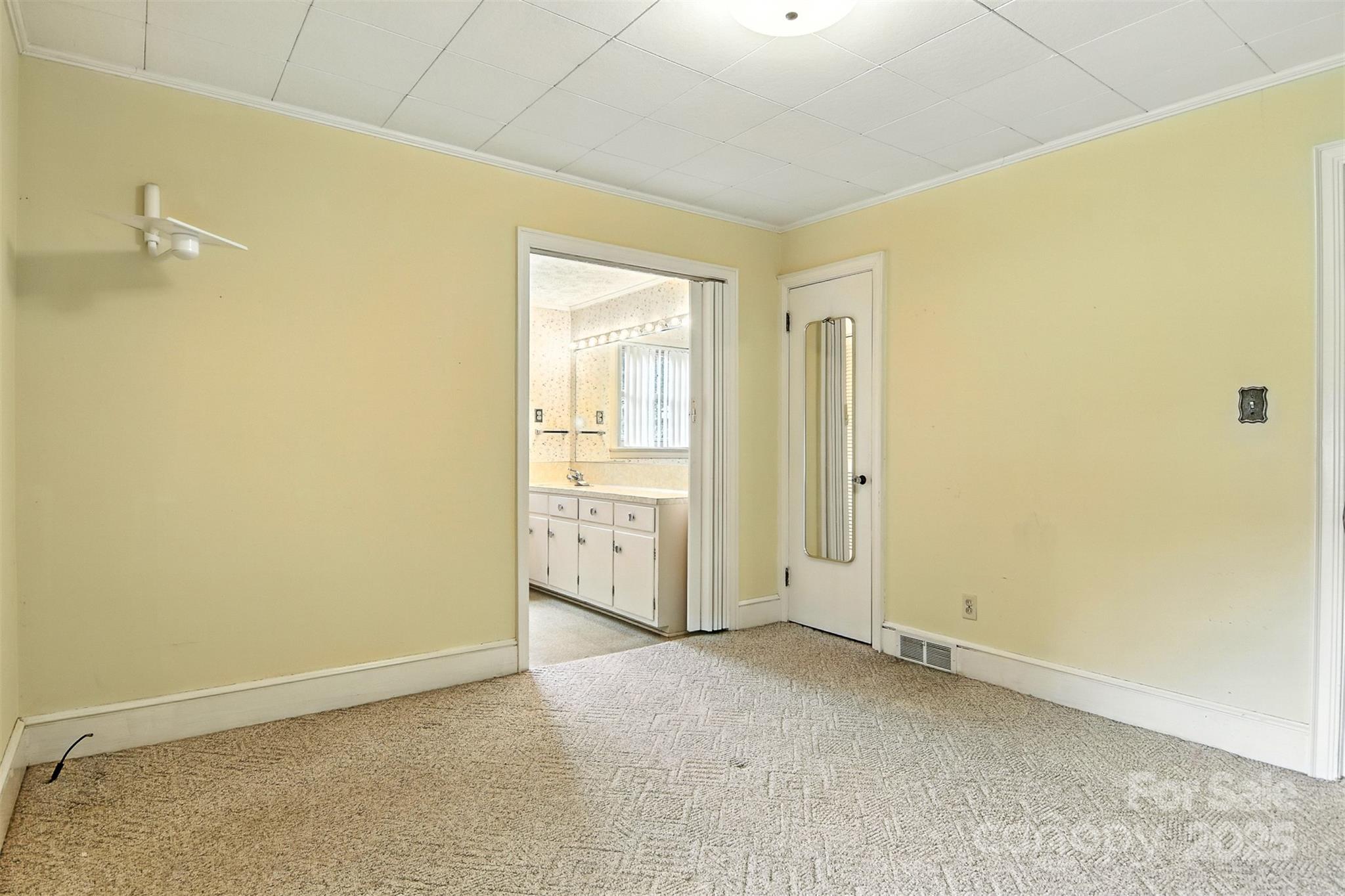 3968 Highway 321 Hudson, NC 28638 - Photo 24 of 47 an empty room with windows
