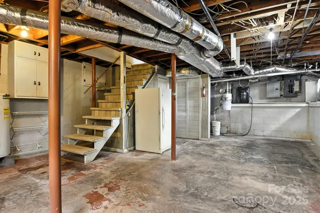 a view of a house with backyard and porch