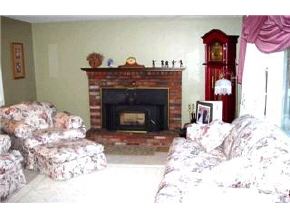 79 Auburn Road Londonderry, NH 03053 - Photo 2 of 5