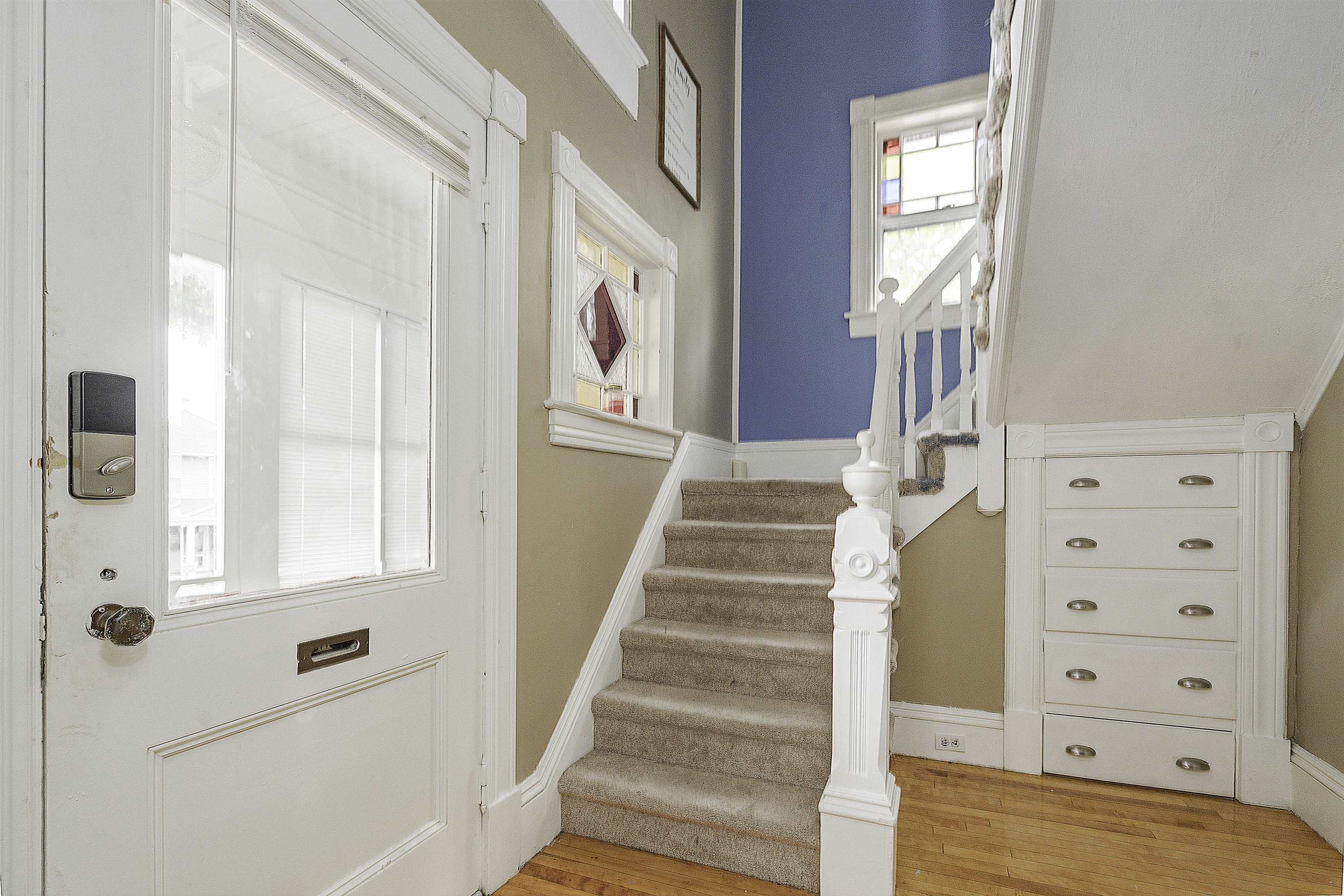 321 Walnut Street Manchester, NH 03104 - Photo 5 of 40 Gallery Image 5
