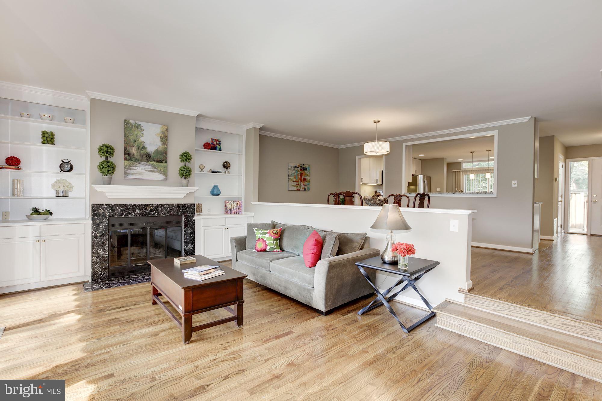 2027 Lakewinds Drive Reston, VA 20191 - Photo 14 of 30 Living Room