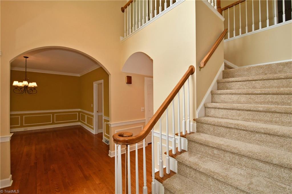 8040 Glengarriff Road Clemmons, NC 27012 - Photo 2 of 26 Foyer