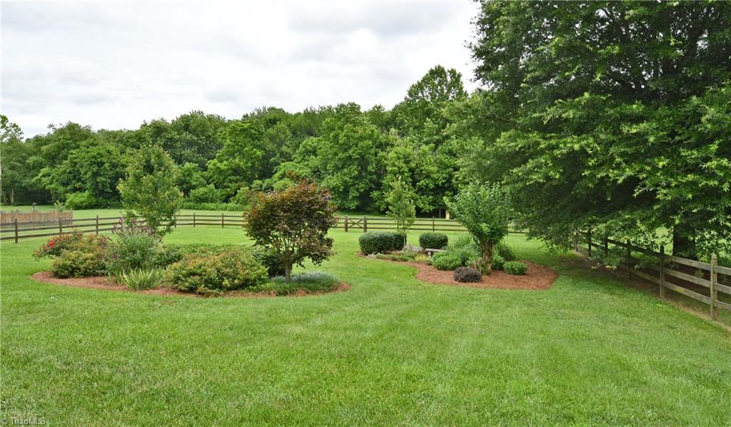 8040 Glengarriff Road Clemmons, NC 27012 - Photo 20 of 26 Gallery Image 20