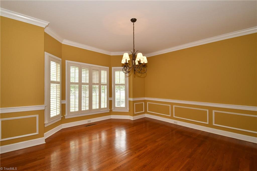 8040 Glengarriff Road Clemmons, NC 27012 - Photo 3 of 26 Dining room with bay window