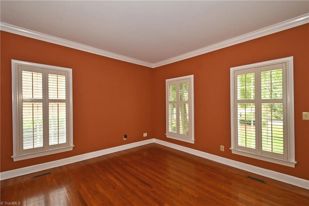8040 Glengarriff Road Clemmons, NC 27012 - Photo 9 of 26 Living room