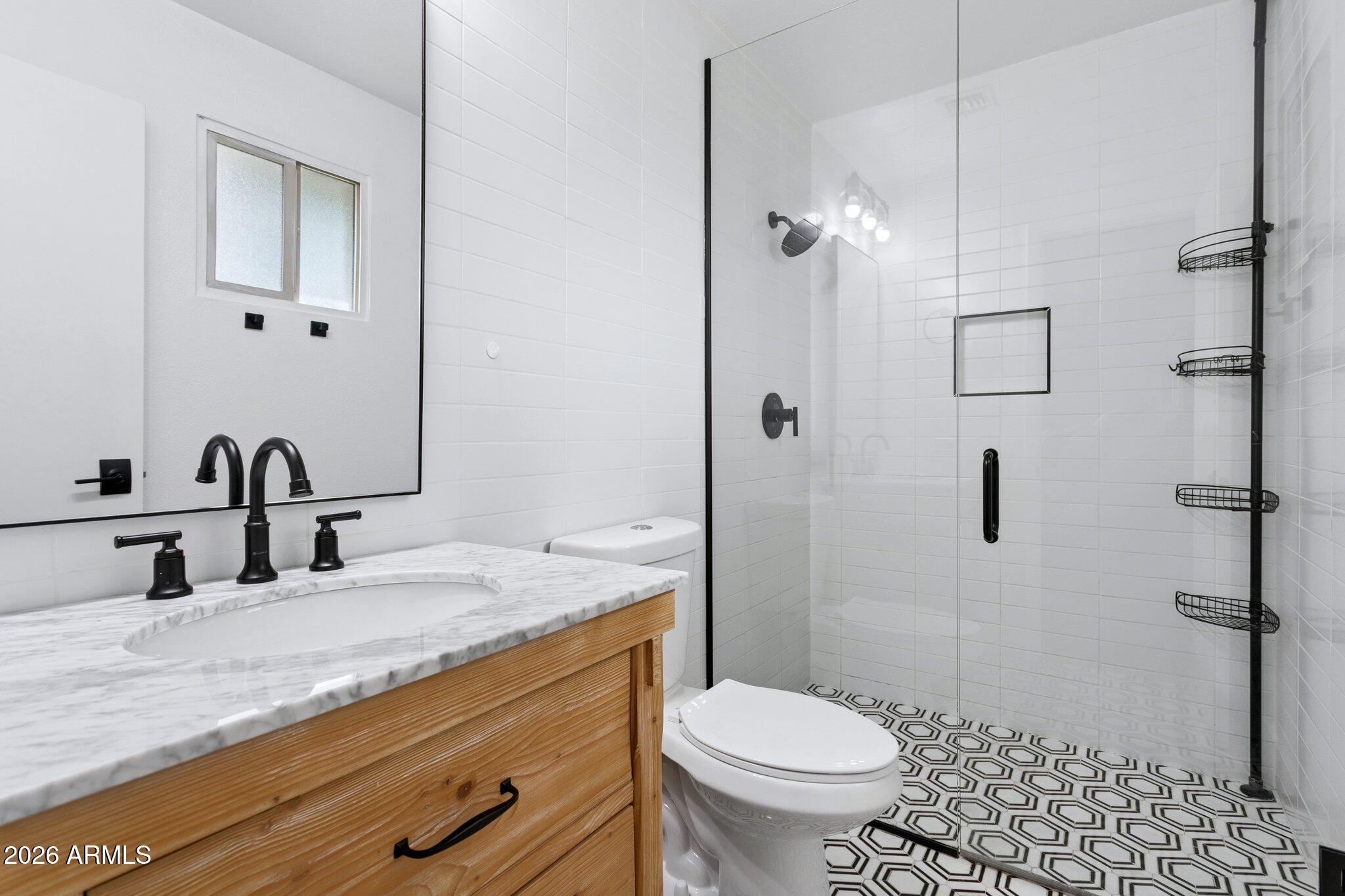 1715 West Orchid Lane Phoenix, AZ 85021 - Photo 27 of 62 En suite bath
