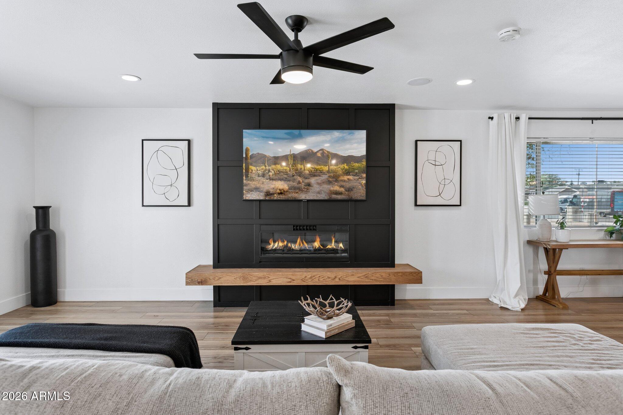 1715 West Orchid Lane Phoenix, AZ 85021 - Photo 3 of 62 Beautifully curated living room