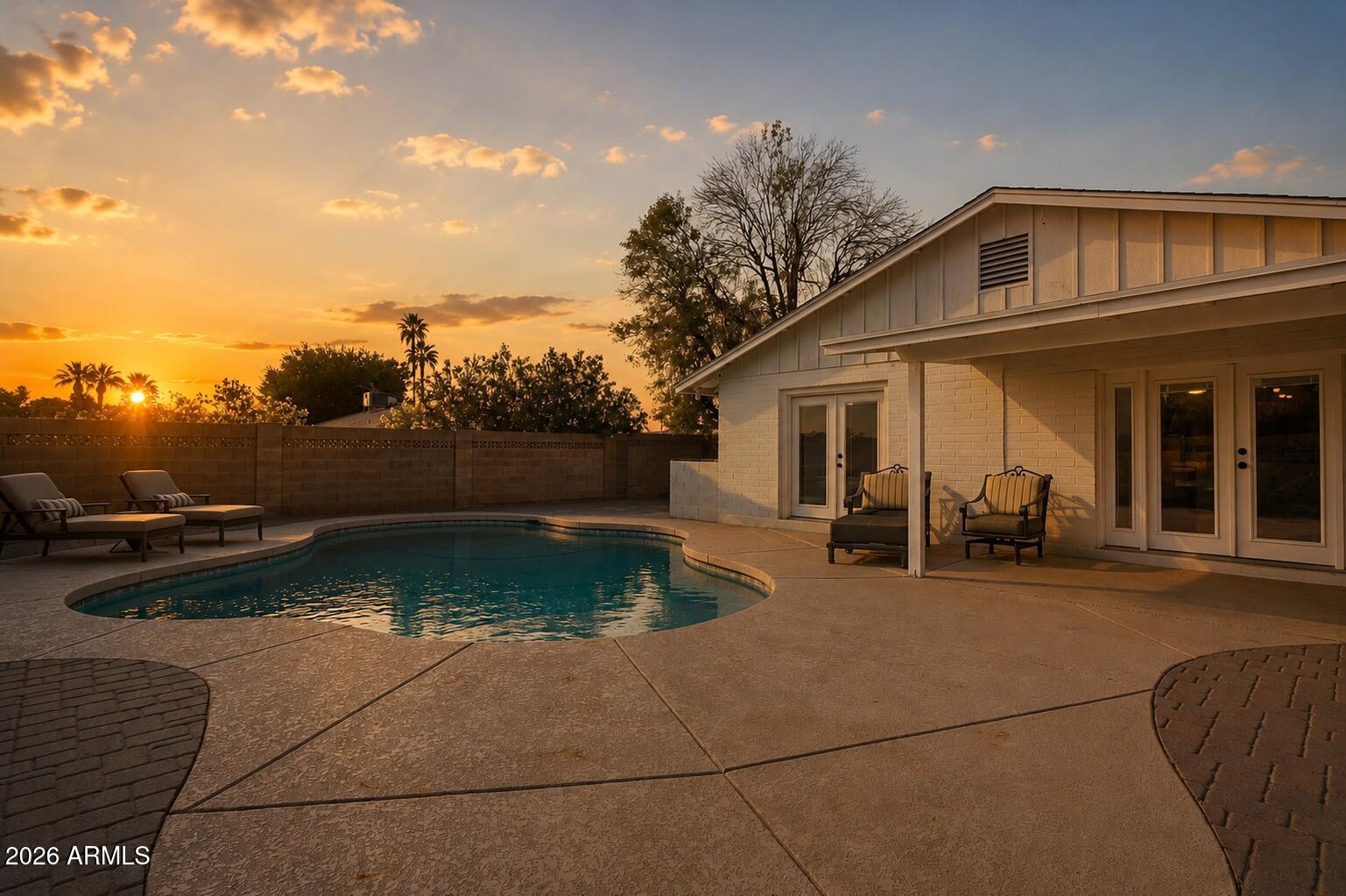 1715 West Orchid Lane Phoenix, AZ 85021 - Photo 3 of 61 Sunset over the pool
