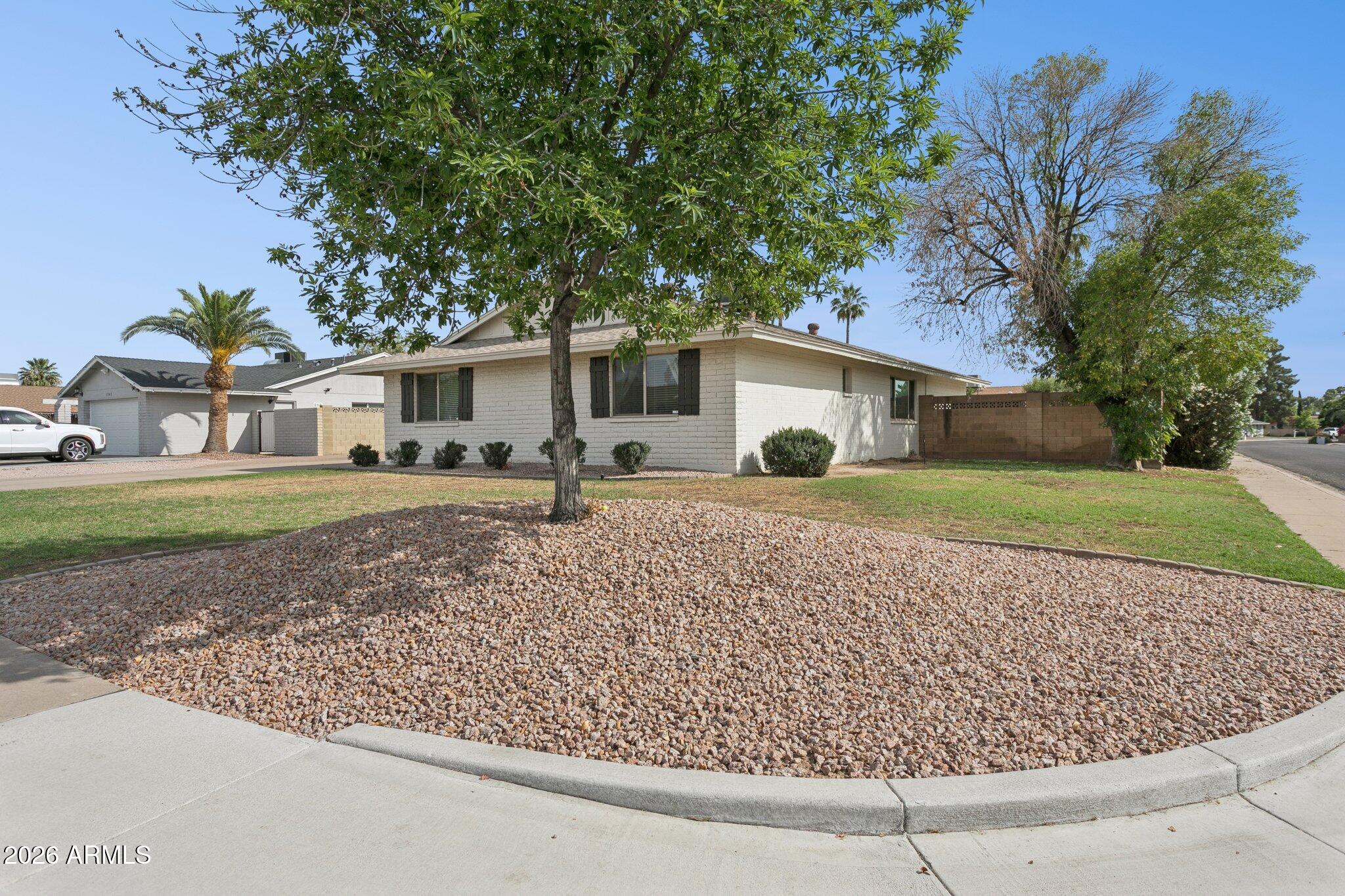 1715 West Orchid Lane Phoenix, AZ 85021 - Photo 50 of 62 Lush landscaping