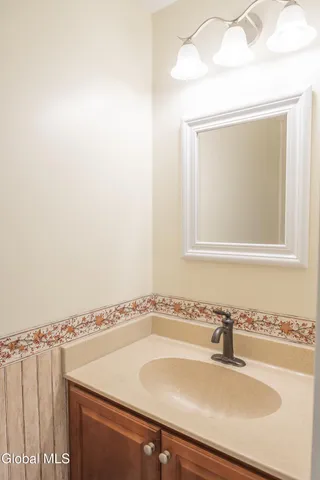 $399,900 | 2370 Nott Street East, Niskayuna, NY 12309