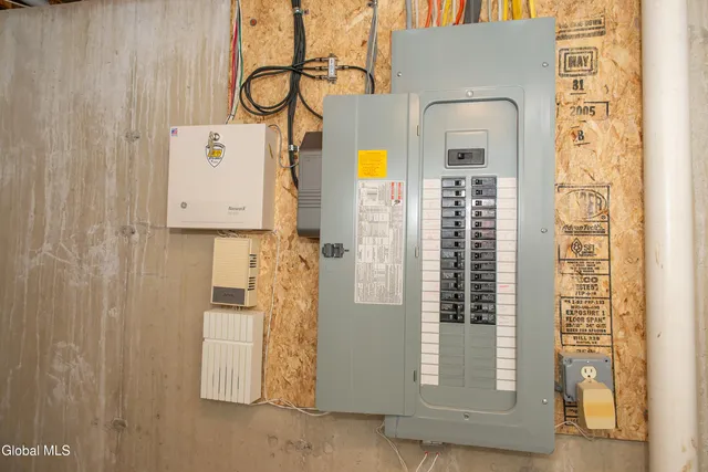 $439,500 | 2370 Nott Street East, Niskayuna, NY 12309