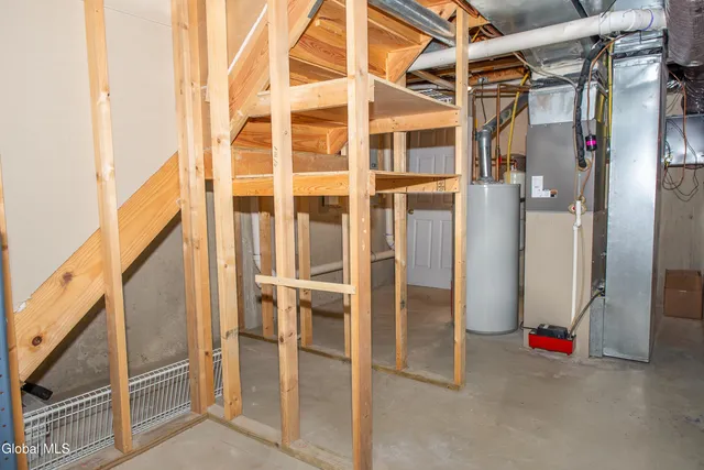 $399,900 | 2370 Nott Street East, Niskayuna, NY 12309