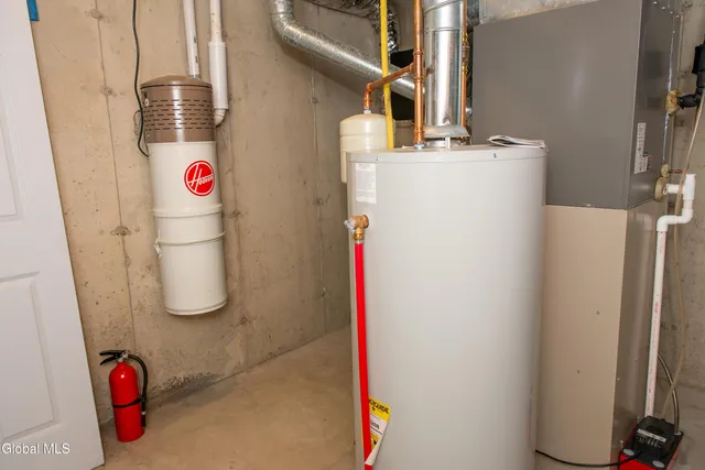 $439,500 | 2370 Nott Street East, Niskayuna, NY 12309