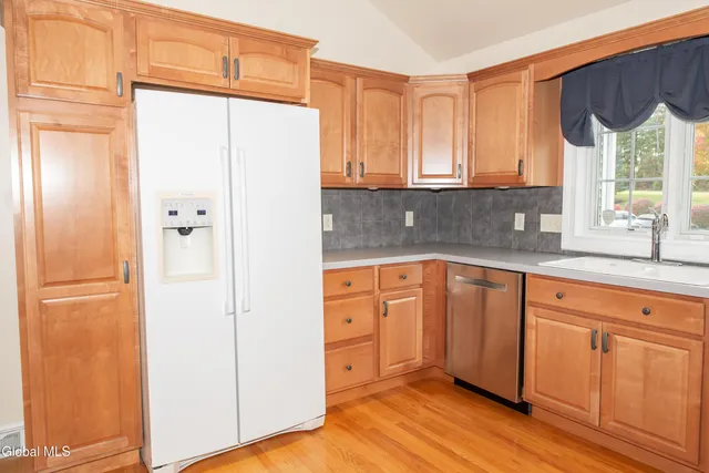 $439,500 | 2370 Nott Street East, Niskayuna, NY 12309