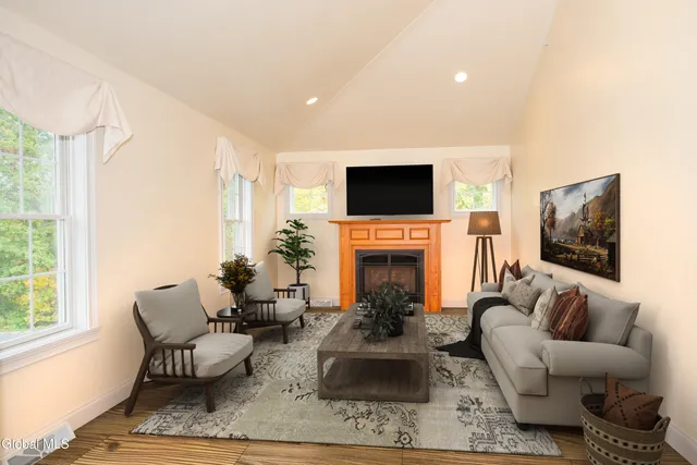 $399,900 | 2370 Nott Street East, Niskayuna, NY 12309