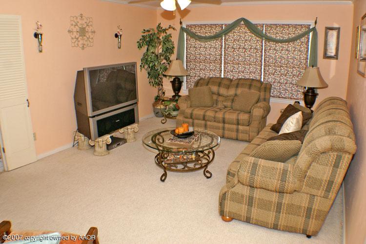 5201 Alvarado Road Amarillo, TX 79106 - Photo 3 of 11 Formal Living