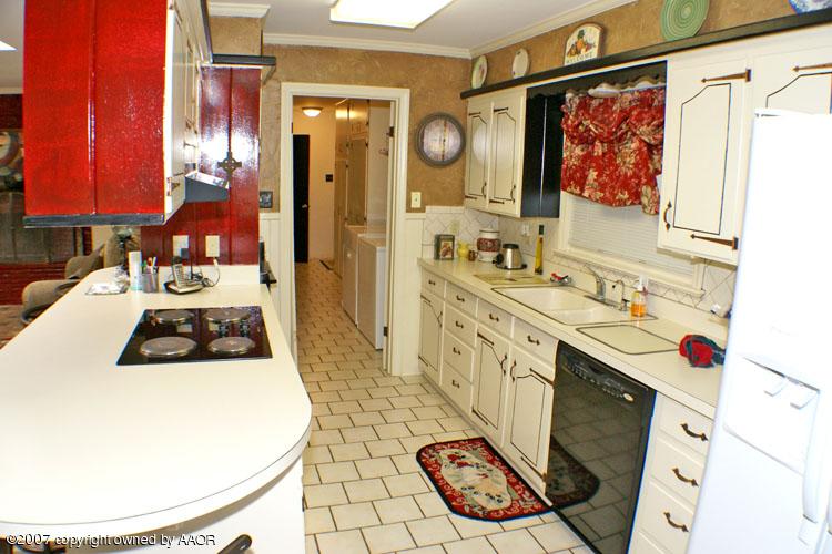 5201 Alvarado Road Amarillo, TX 79106 - Photo 5 of 11 Kitchen
