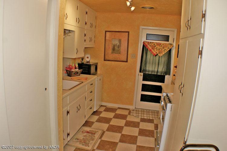 5201 Alvarado Road Amarillo, TX 79106 - Photo 8 of 11 Apartment Kitchen