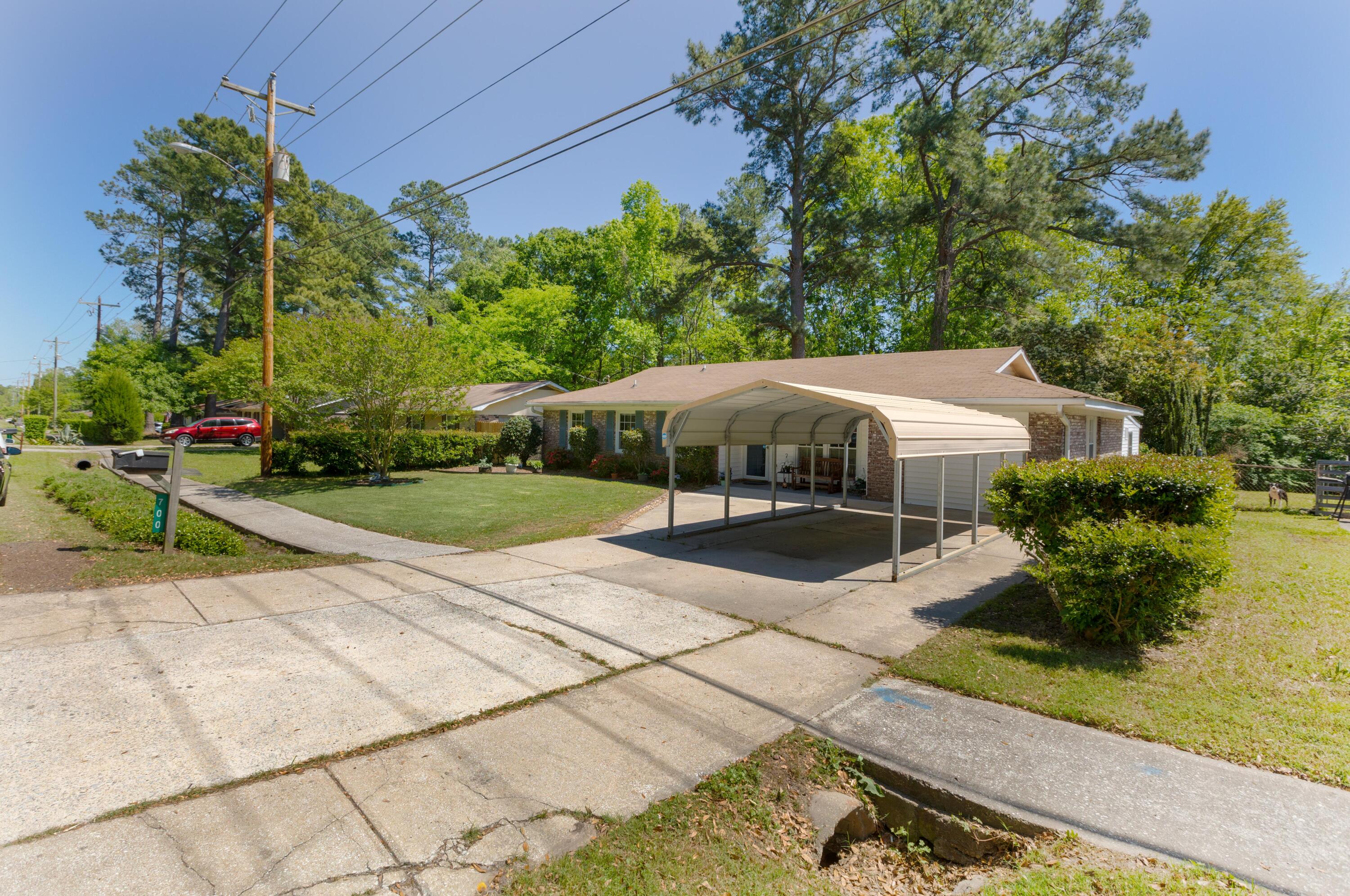 700 Beech Hill Road Summerville, SC 29485 - Photo 3 of 34 700_Beech_Hill_Rd_Brett_Martin_Photograp