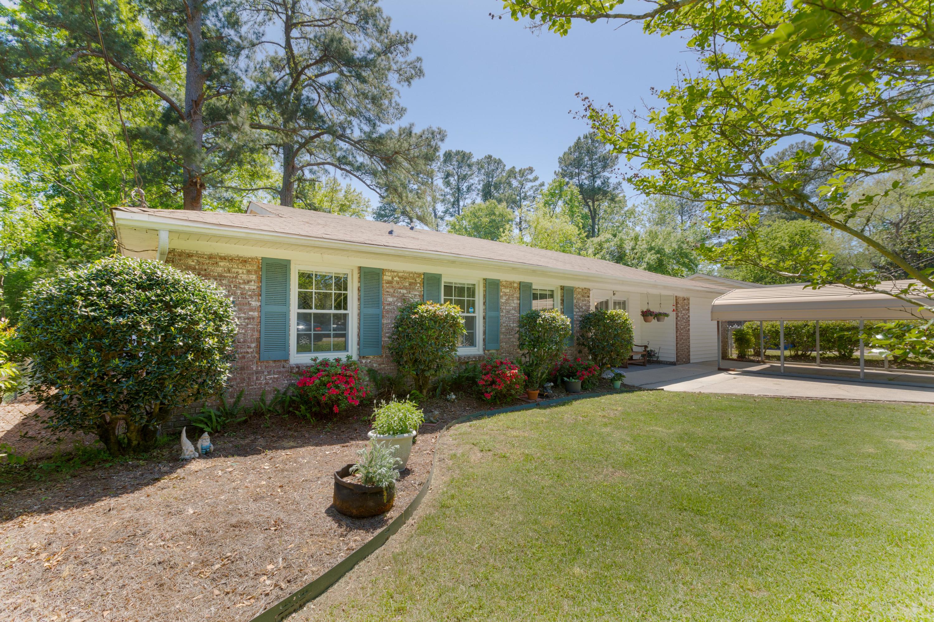 700 Beech Hill Road Summerville, SC 29485 - Photo 4 of 34 700_Beech_Hill_Rd_Brett_Martin_Photograp