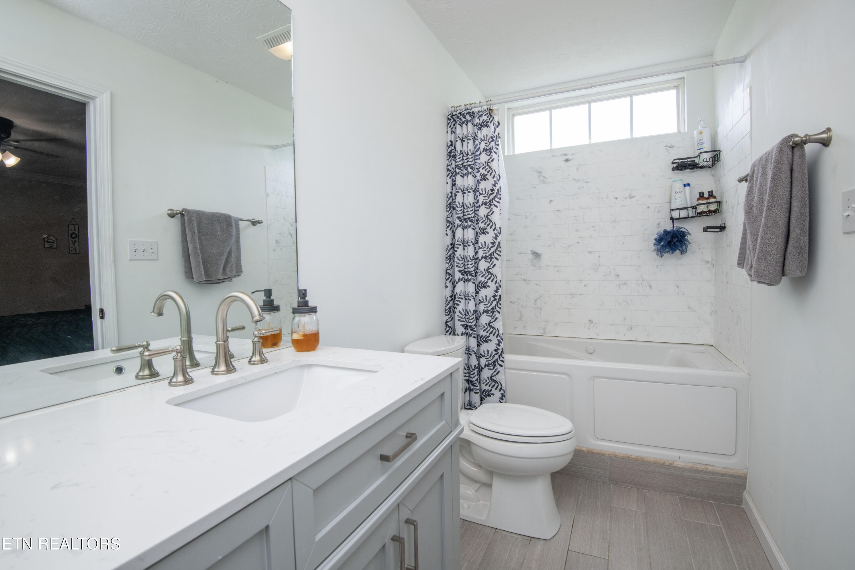 4215 Wildwood Road Maryville, TN 37804 - Photo 16 of 36 master bath