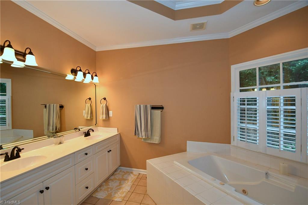 4856 Hearthstone Road Clemmons, NC 27012 - Photo 13 of 30 Master Bathroom