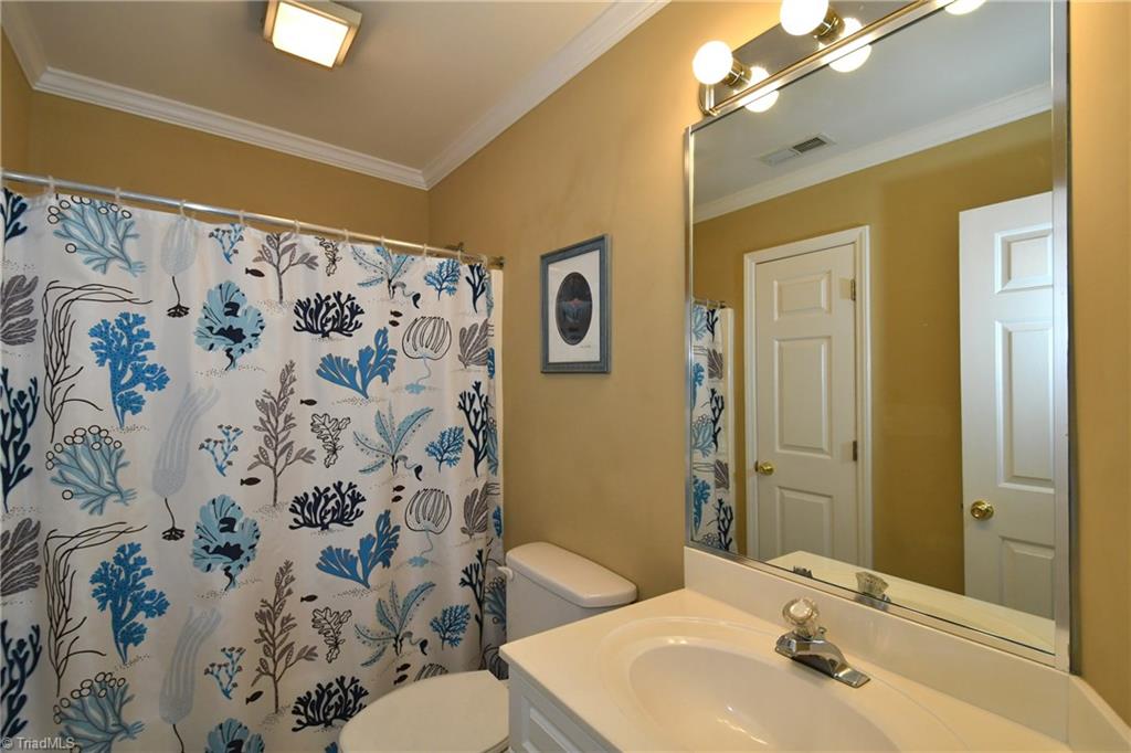 4856 Hearthstone Road Clemmons, NC 27012 - Photo 18 of 30 Bathroom
