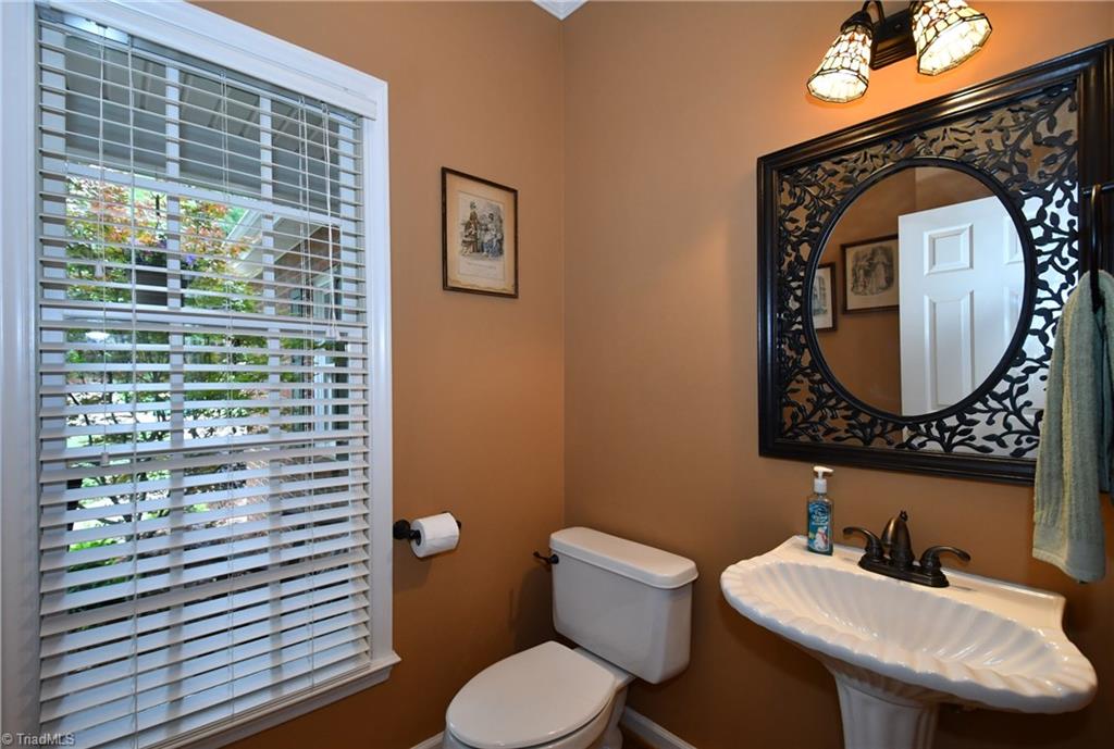 4856 Hearthstone Road Clemmons, NC 27012 - Photo 10 of 30 Powder Room