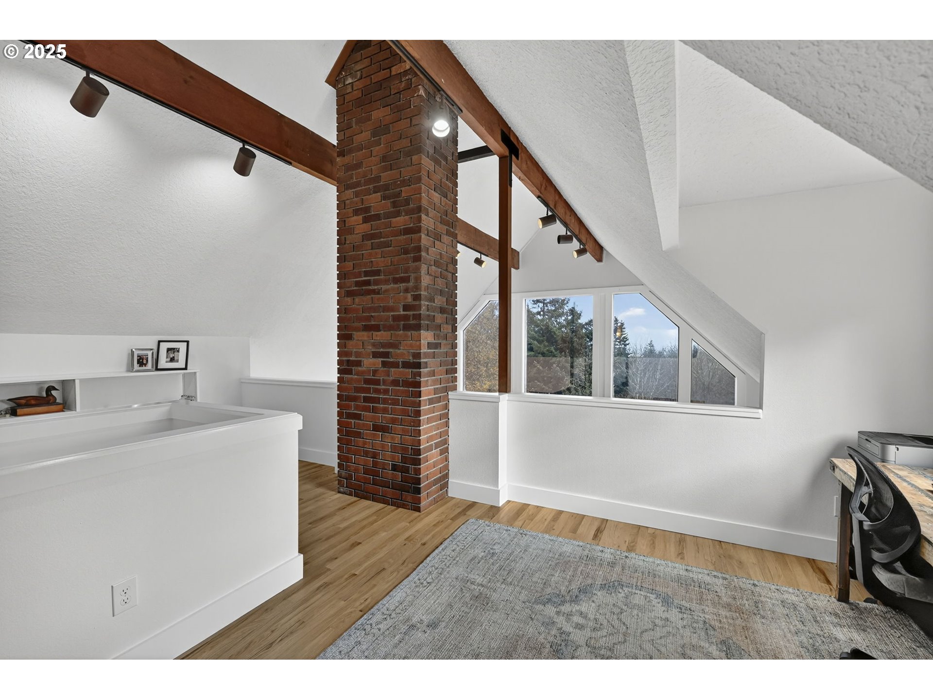 13162 Northwest McNamee Road Portland, OR 97231 - Photo 32 of 48 a view of entryway with kitchen