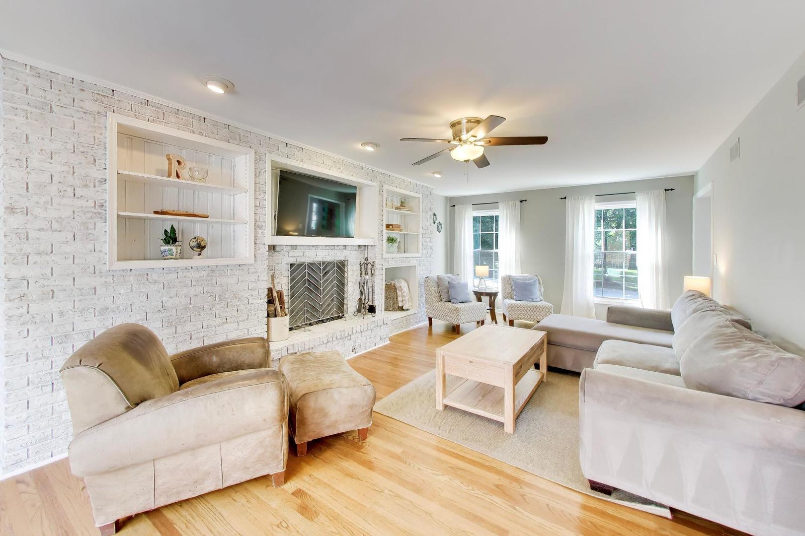 925 Hidden Lake Road Naperville, IL 60565 - Photo 12 of 32 Gallery Image 12