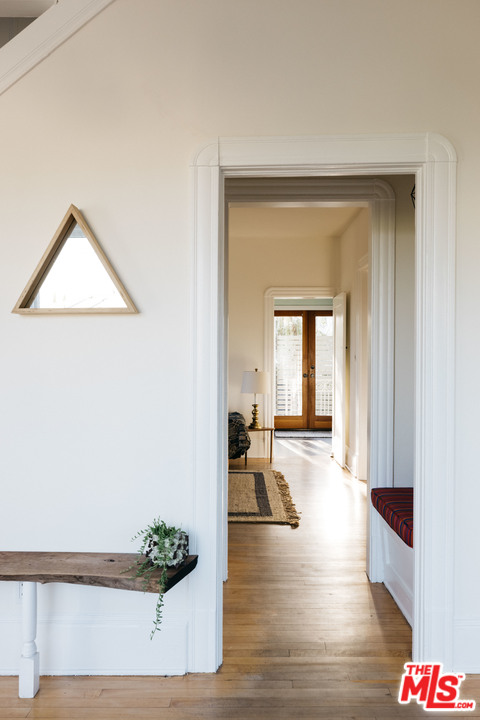 1107 Waterloo Street Los Angeles, CA 90026 - Photo 2 of 33