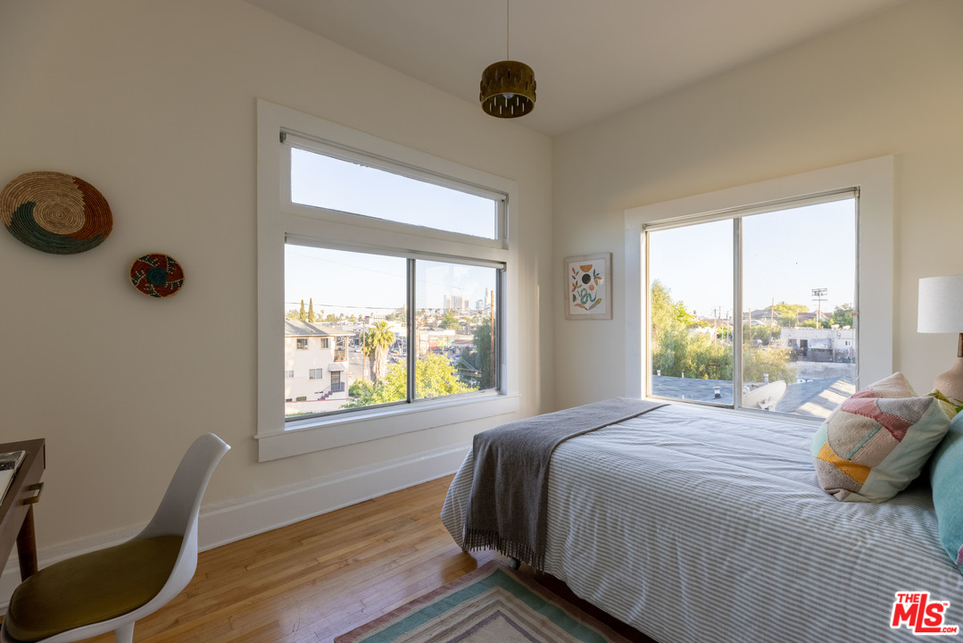 1107 Waterloo Street Los Angeles, CA 90026 - Photo 15 of 33