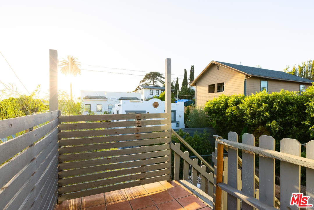 1107 Waterloo Street Los Angeles, CA 90026 - Photo 24 of 33