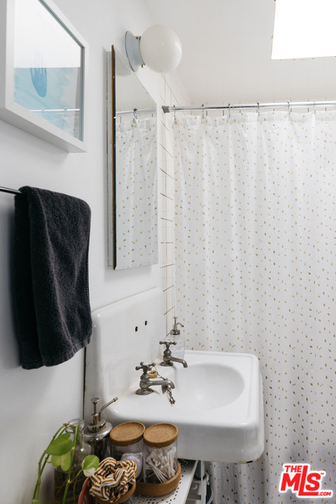 1107 Waterloo Street Los Angeles, CA 90026 - Photo 28 of 33