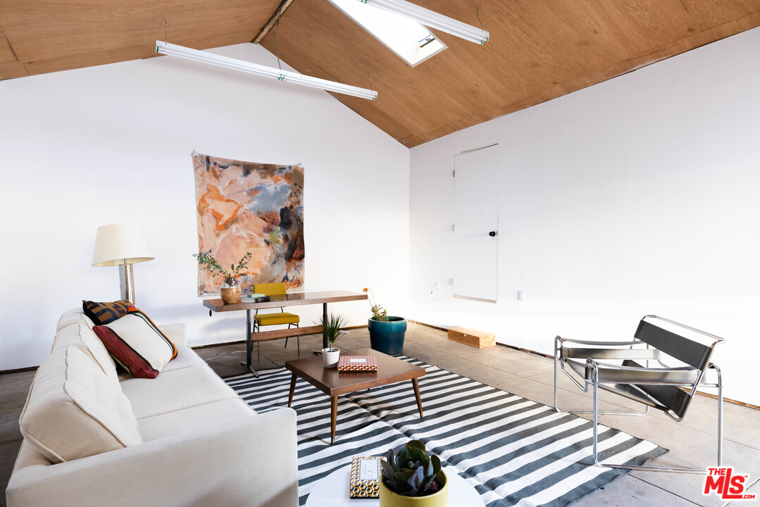 1107 Waterloo Street Los Angeles, CA 90026 - Photo 30 of 33