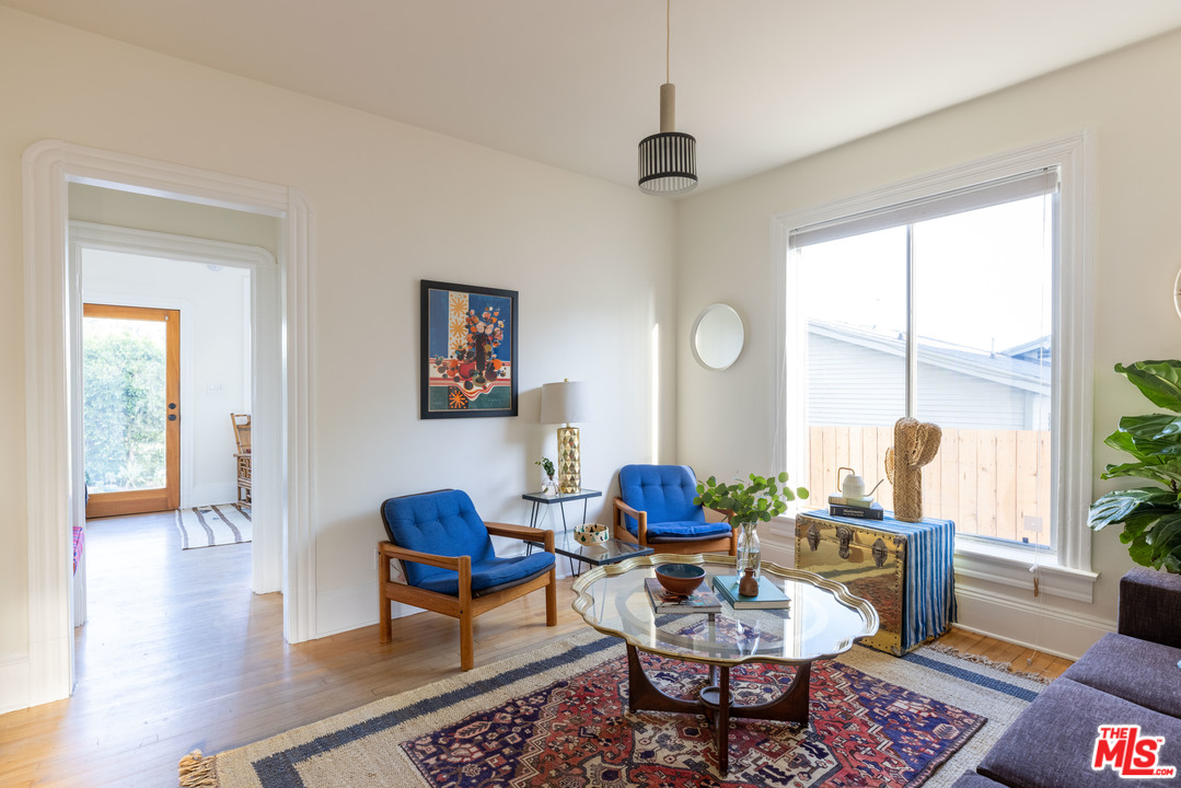 1107 Waterloo Street Los Angeles, CA 90026 - Photo 5 of 33