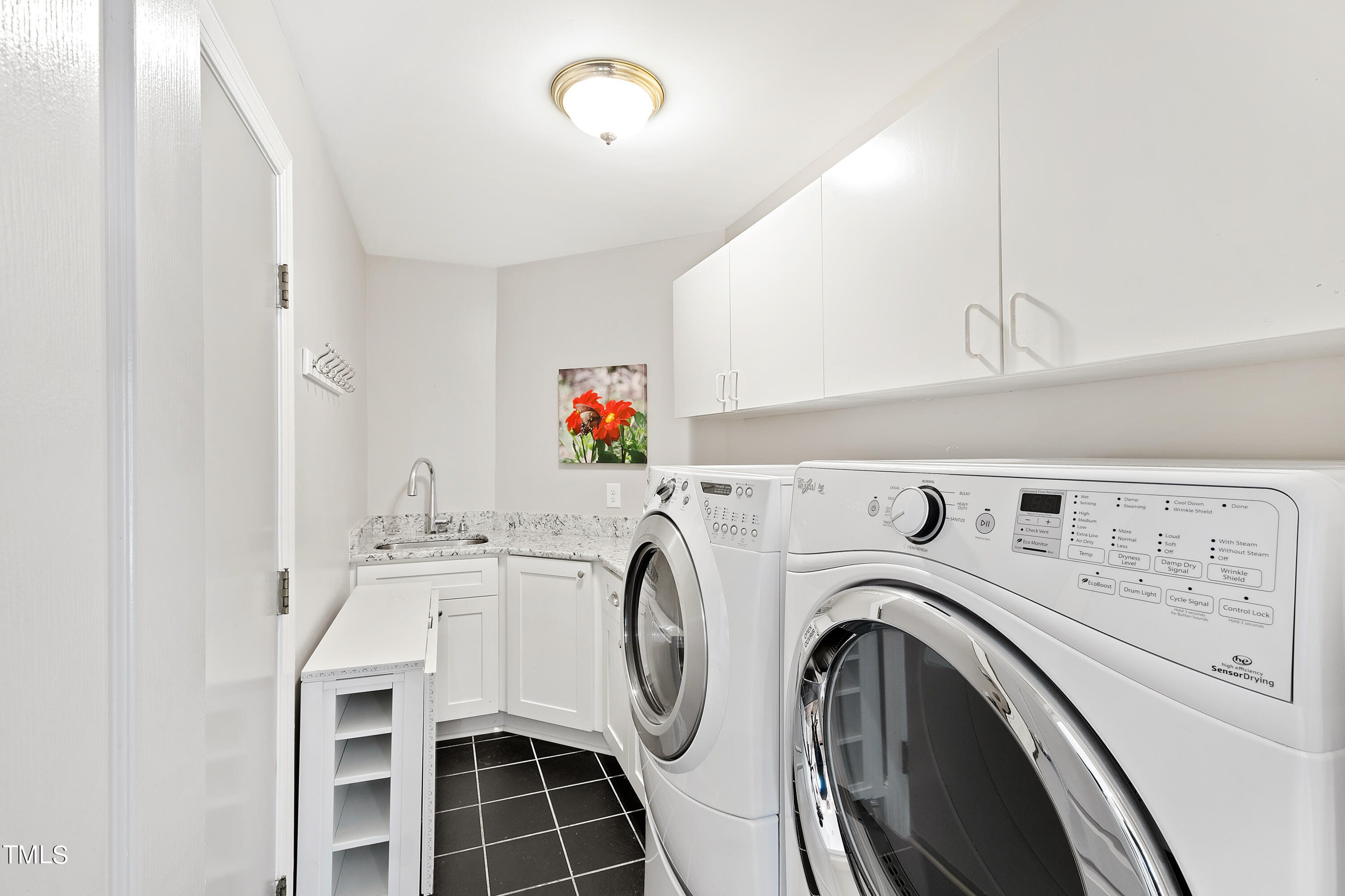1605 Quaker Ridge Point Raleigh, NC 27615 - Photo 17 of 54 a utility room with dryer and washer