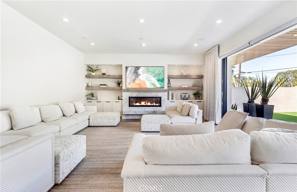 660 Kings Road Newport Beach, CA 92663 - Photo 4 of 41