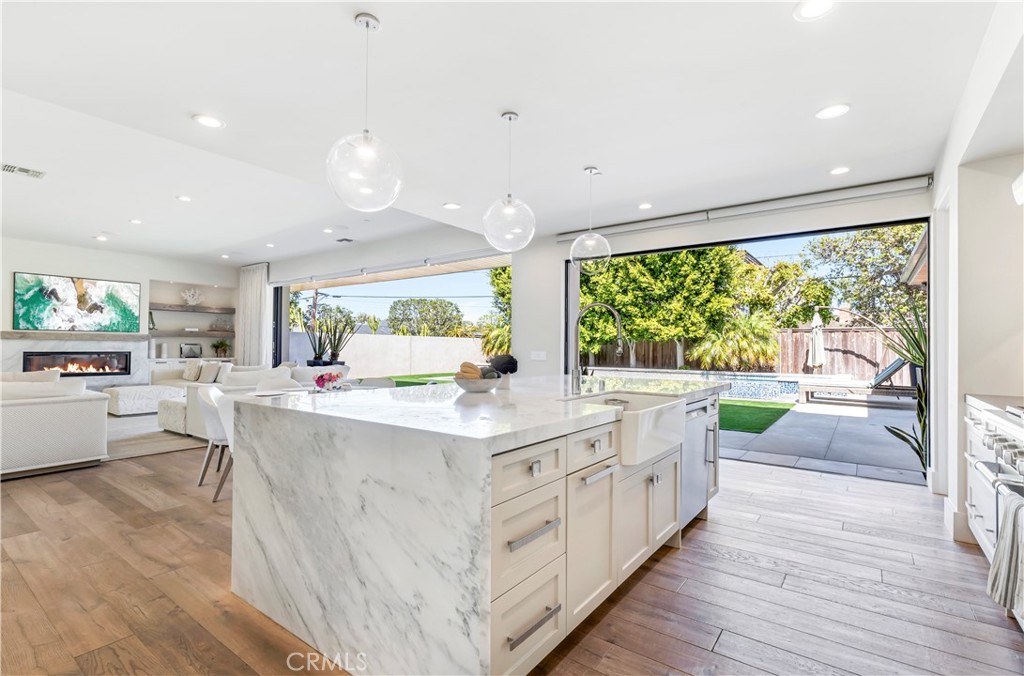 660 Kings Road Newport Beach, CA 92663 - Photo 9 of 41
